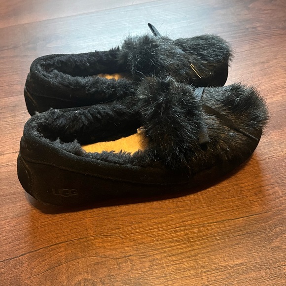 UGG Shoes - UGG Women's Black Fur Moccasins Slippers